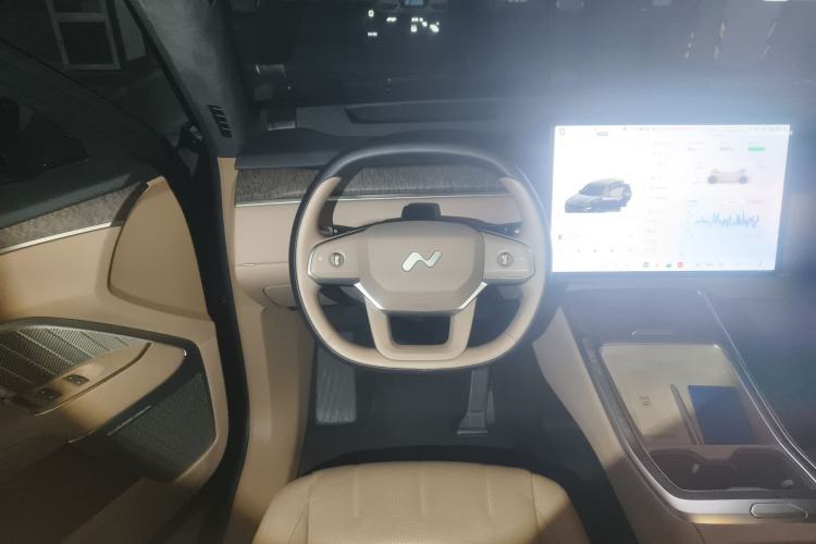 Used ONVO Luxeed L90 2025 Model—Max Six-Seater Version
