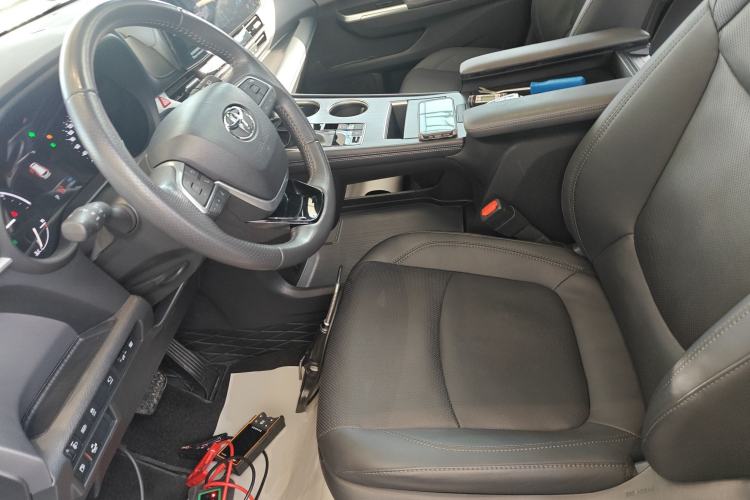 Used Toyota Sienna 2024 2.5L Hybrid Four-Wheel Drive Prestige Edition
