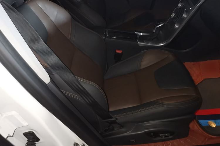 Used Volvo XC60 2017 T5 AWD Smart Upgrade Edition
