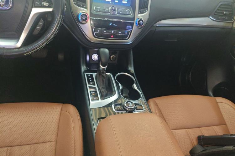 Used Changan CS95 2017 2.0T Two-Wheel Drive Zhiyuan Edition
