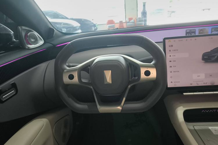 Used  12 2024 700 Three-Laser Rear-Wheel Drive Luxury Edition
