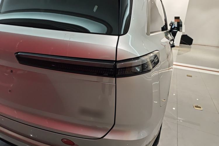 Used ONVO Luxeed L90 2025 Model—Ultra Six-Seater Version
