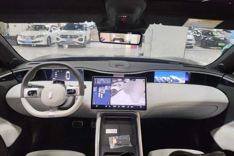 Used  11 2022 Long-Range Dual-Motor Luxury Edition 4 Seats
