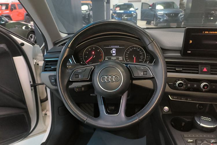 Used Audi A4L 2017 40 TFSI Ambition Edition
