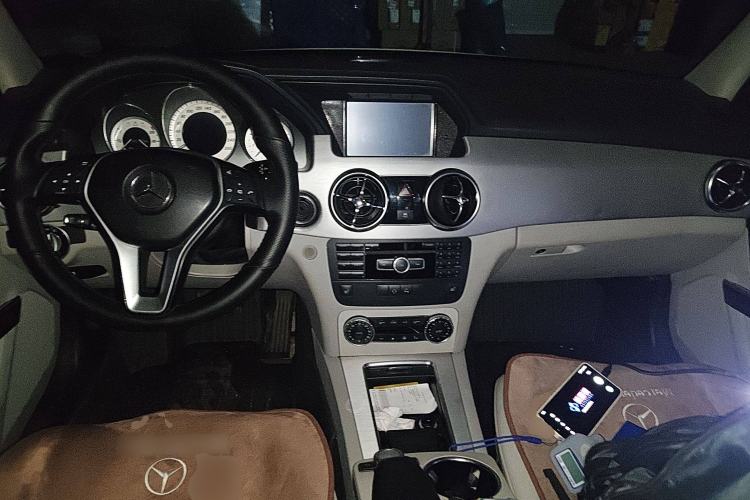 Used Mercedes-Benz GLK-Class 2013 GLK 300 4MATIC Dynamic Sunroof Model