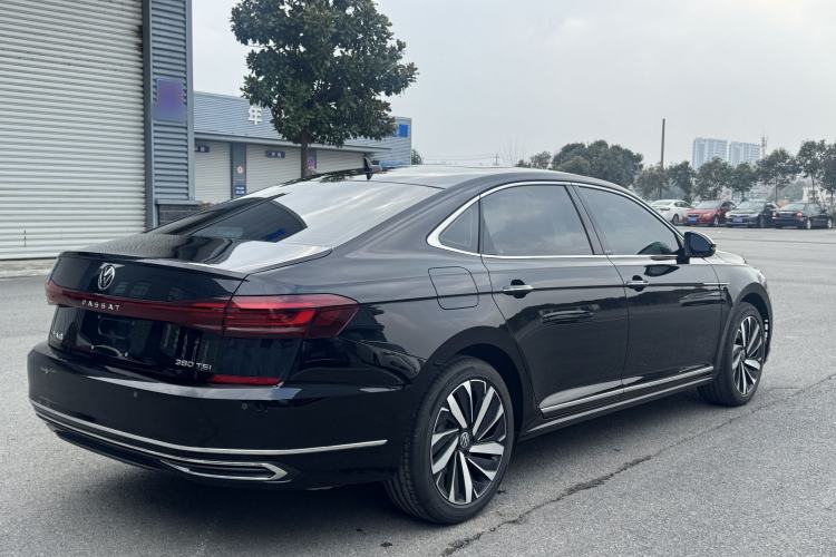 Used Volkswagen Passat 2025 Premium Version 380TSI Dragon Edition
