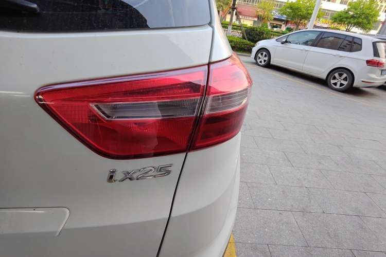 Used Hyundai ix25 2015 1.6L Automatic Two-Wheel Drive Smart GLS Trim
