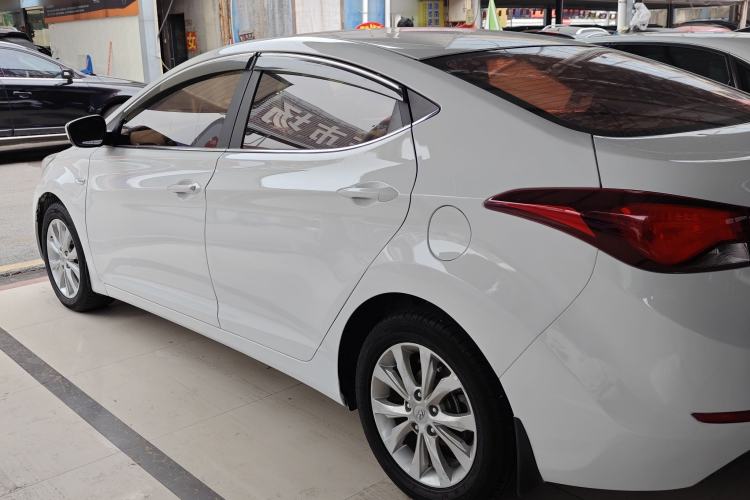 Used Hyundai Elantra 2016 1.6L Automatic Smart Version

