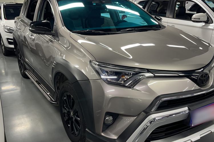 Used Toyota RAV4 2019 2.0L CVT Two-Wheel Drive Fashion X Limited Edition China V Standard