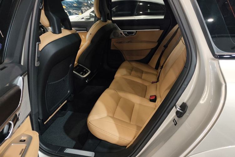 Used Volvo V90 2017 Cross Country T5 AWD Smart Range Edition
