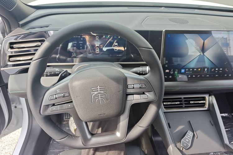 Used BYD Qin L 2025 DM-i Smart Drive 80KM Leading Model
