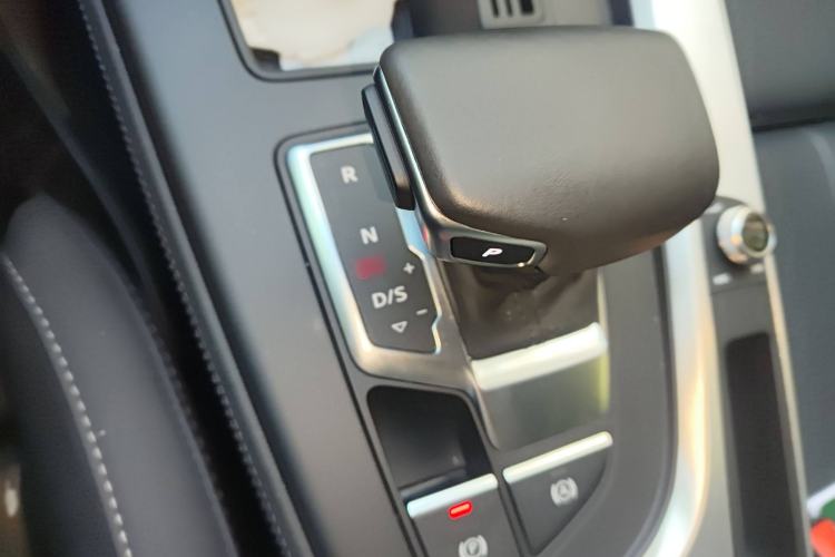 Used Audi A4L 2022 40 TFSI Luxury Dynamic Model
