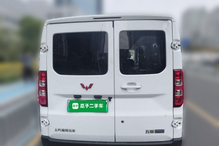 Used Wuling Yangguang 2024 300KM Comfort Version Passenger Van 75kW

