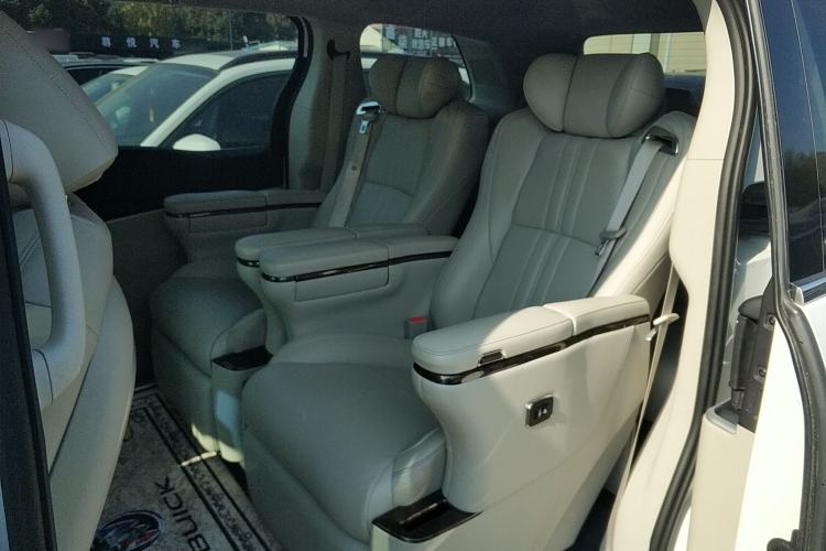 Used Buick GL8 2023 Land Executive Class Comfort Model