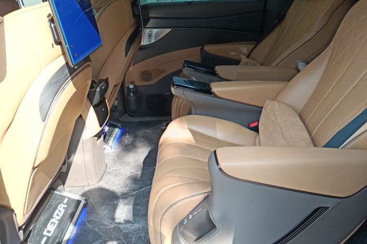 Used Denza D9 2022 DM-i 970 Four-Wheel Drive Flagship Model