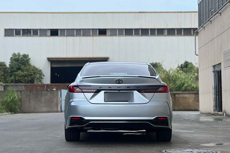Used Toyota Camry 2025 Dual-Motor 2.0 HXS Glory Edition
