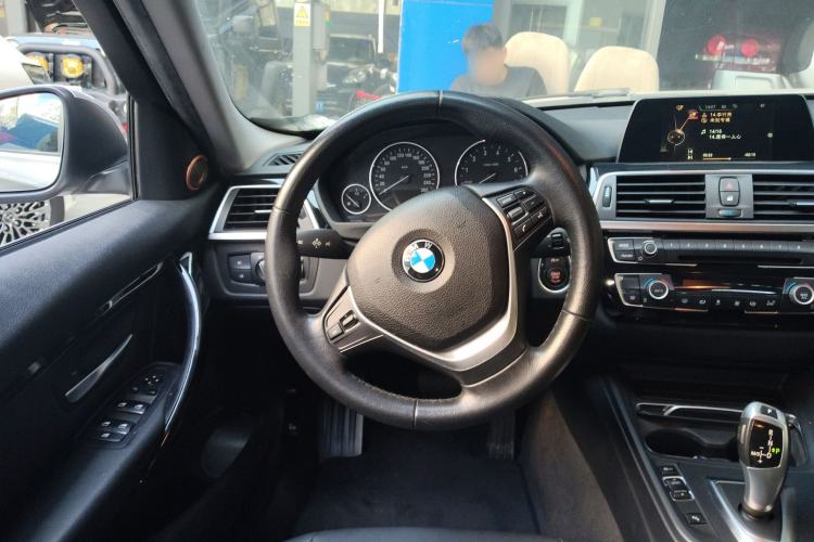 Used BMW 3 Series 2016 320i Fashion Model
