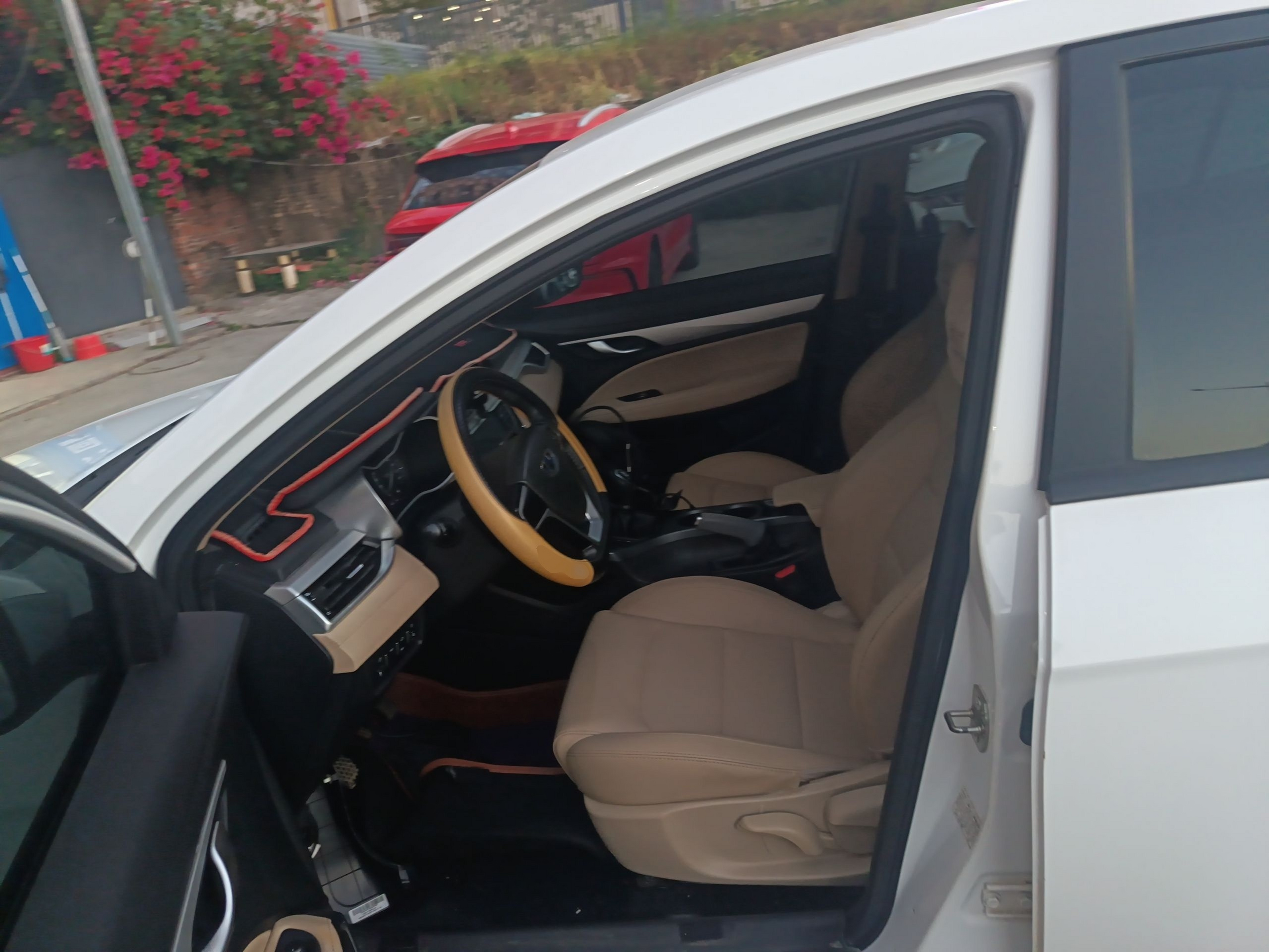 Переднее сиденье в автомобиле