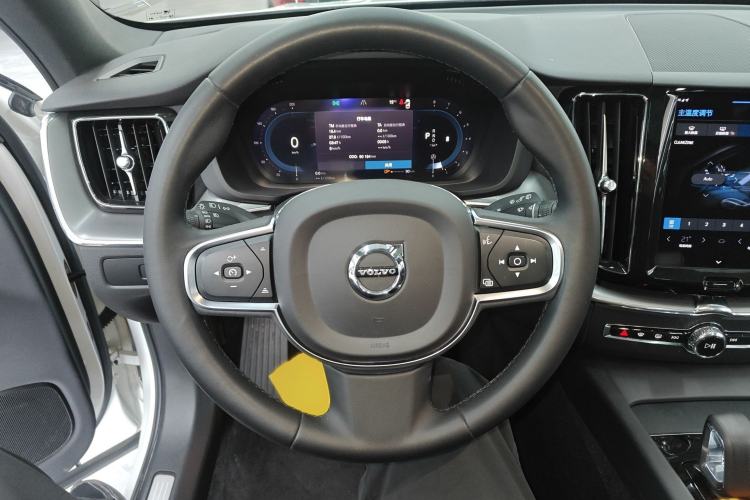 Used Volvo XC60 2023 B5 4x4 Smart Luxury Edition
