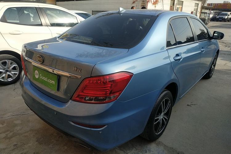 Used BYD Surui 2015 Revised Version 1.5L Manual Luxury Edition
