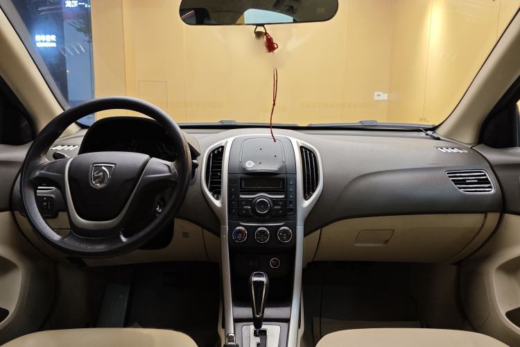 Used Baojun 630 2014 1.5L automatic comfort version
