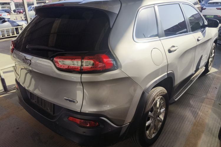 Used  Cherokee 2014 2.4L Luxury Edition
