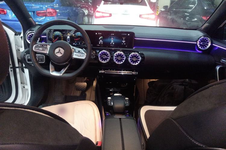 Used Mercedes-Benz A-Class 2022 Revised Version A 200 L Sport Sedan Fashionable Style
