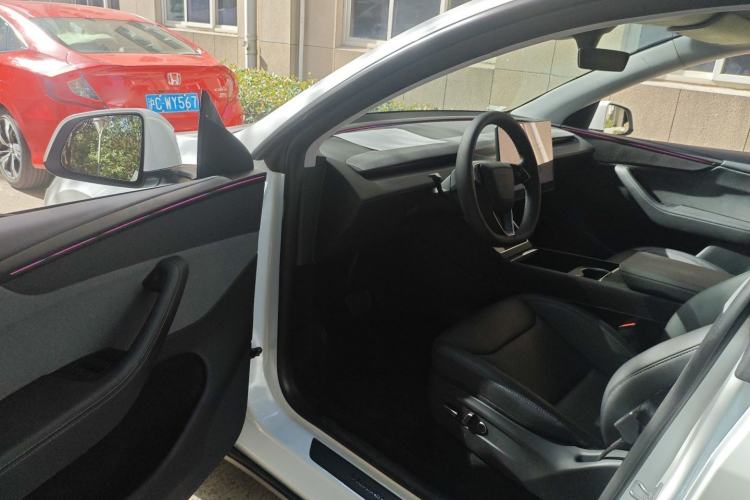 Used Tesla Model Y 2025 Rear-Wheel-Drive Version
