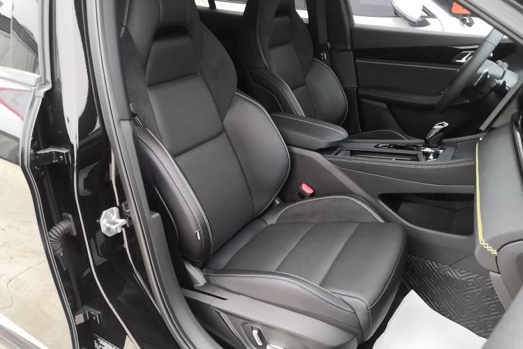 Used Lynk & Co 03 2023 2.0TD DCT JingPro
