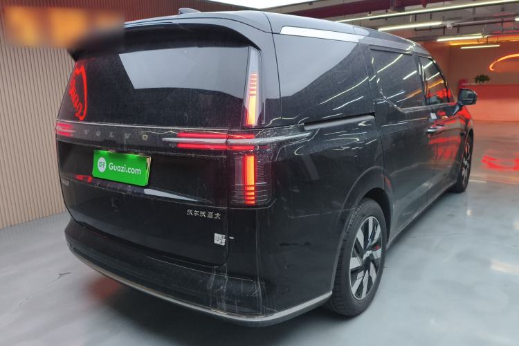 Used Volvo EM90 2025 Ultra Six-Seater