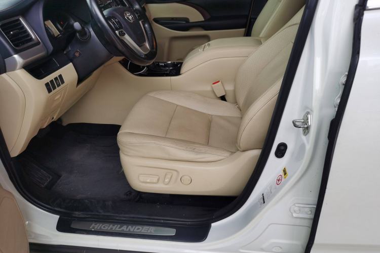 Used Toyota Highlander 2015 2.0T Two-Wheel Drive Luxury Edition 7 Seats
