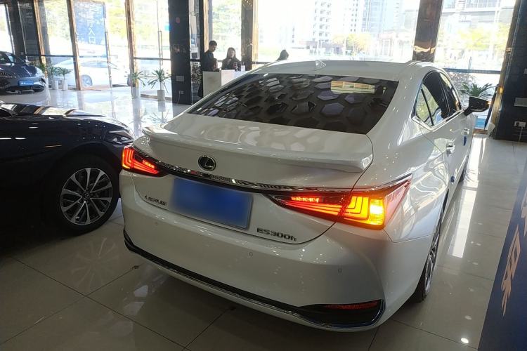 Used Lexus ES 2022 300h Excellence Edition
