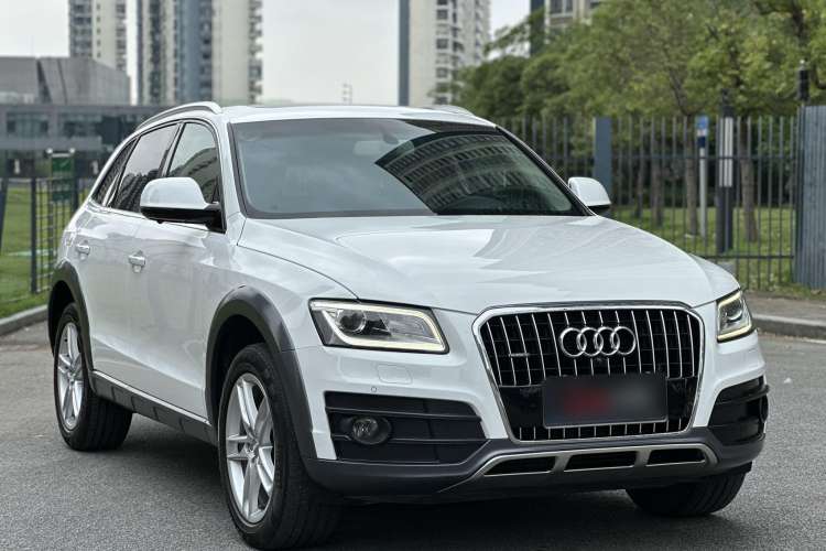 Used Audi Q5 2018 Collector's Edition 40 TFSI Technology Model
