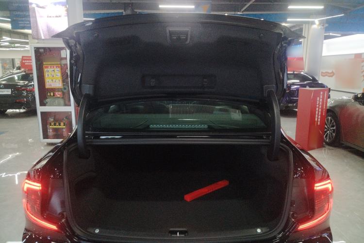 Used Volvo S90 2025 B5 Zhiyi Luxury Edition
