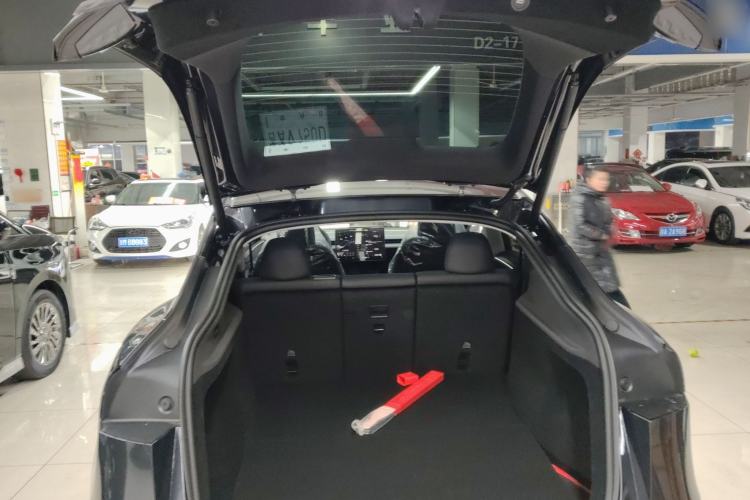 Used Tesla Model Y 2025 Rear-Wheel-Drive Version
