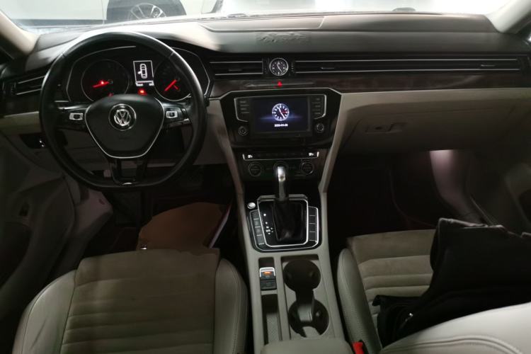 Used Volkswagen Magotan 2017 330TSI DSG Luxury Model
