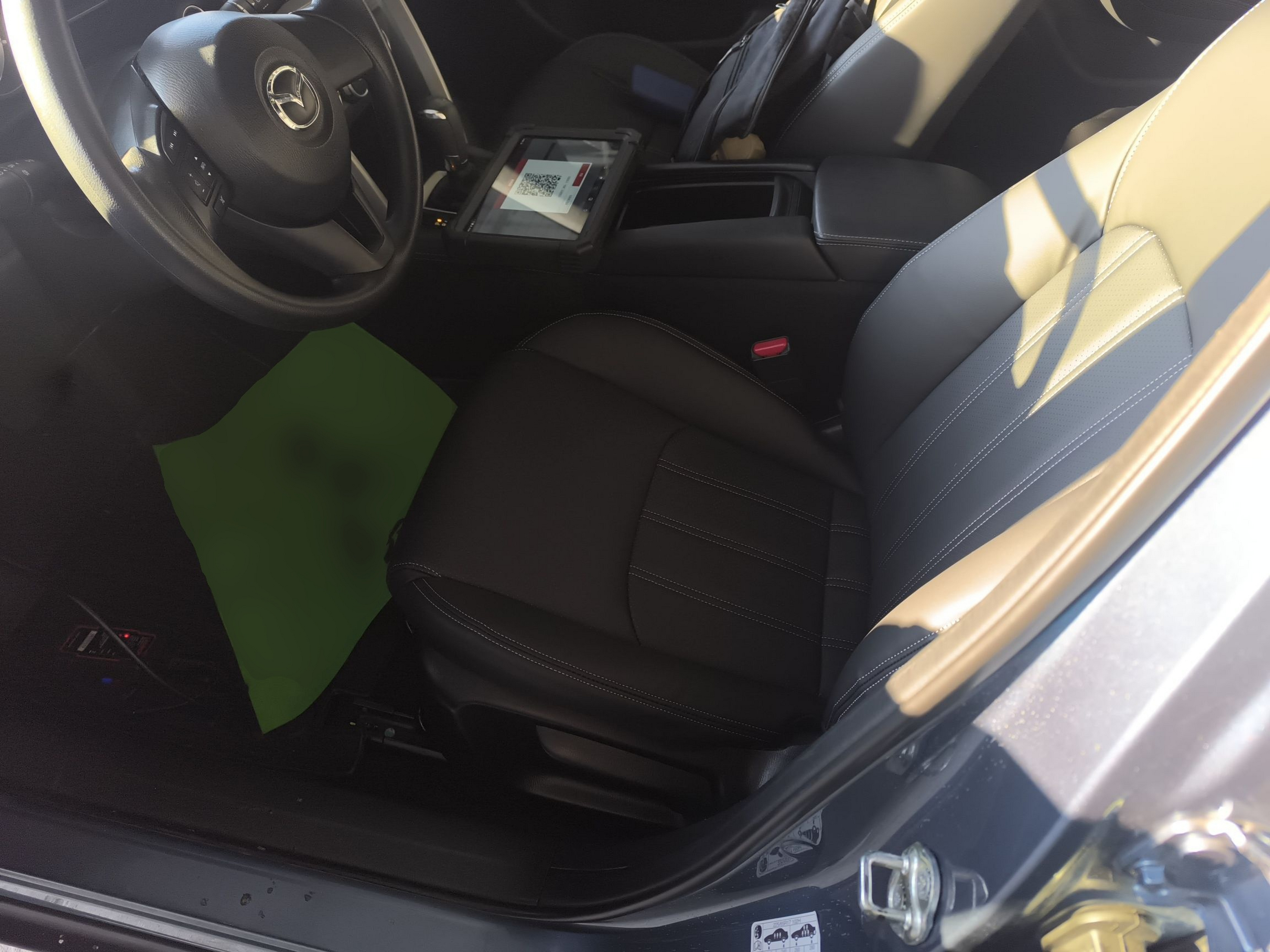 Переднее сиденье в автомобиле