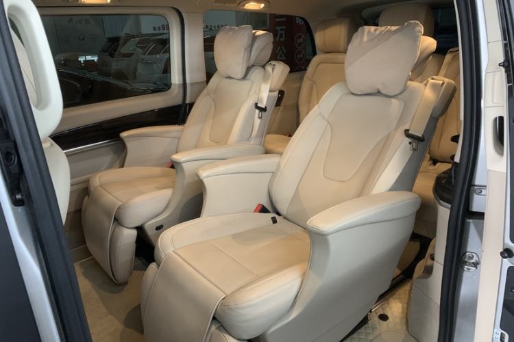 Used Mercedes-Benz V-Class 2016 V 260 Avantgarde Edition
