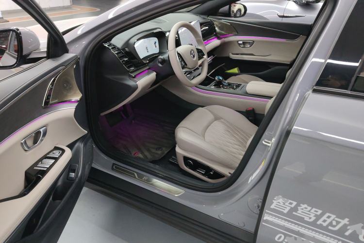 Used BYD Han 2025 DM-i Intelligent Driving Edition 125KM LiDAR Flagship Model
