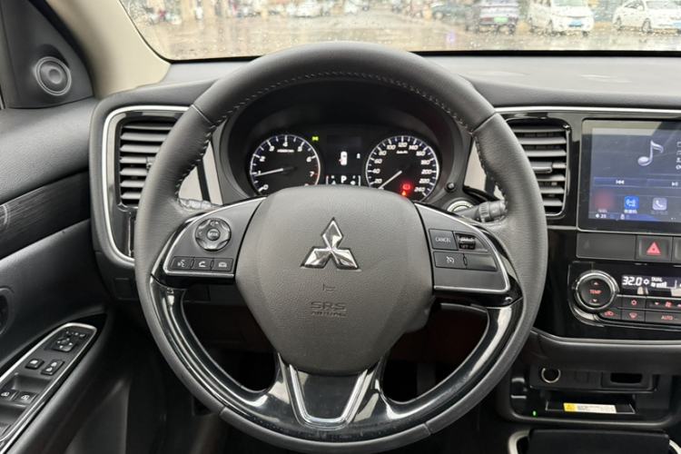 Used Mitsubishi Outlander 2019 2.0L Two-Wheel Drive Comfort Edition 5 Seats China V Standard