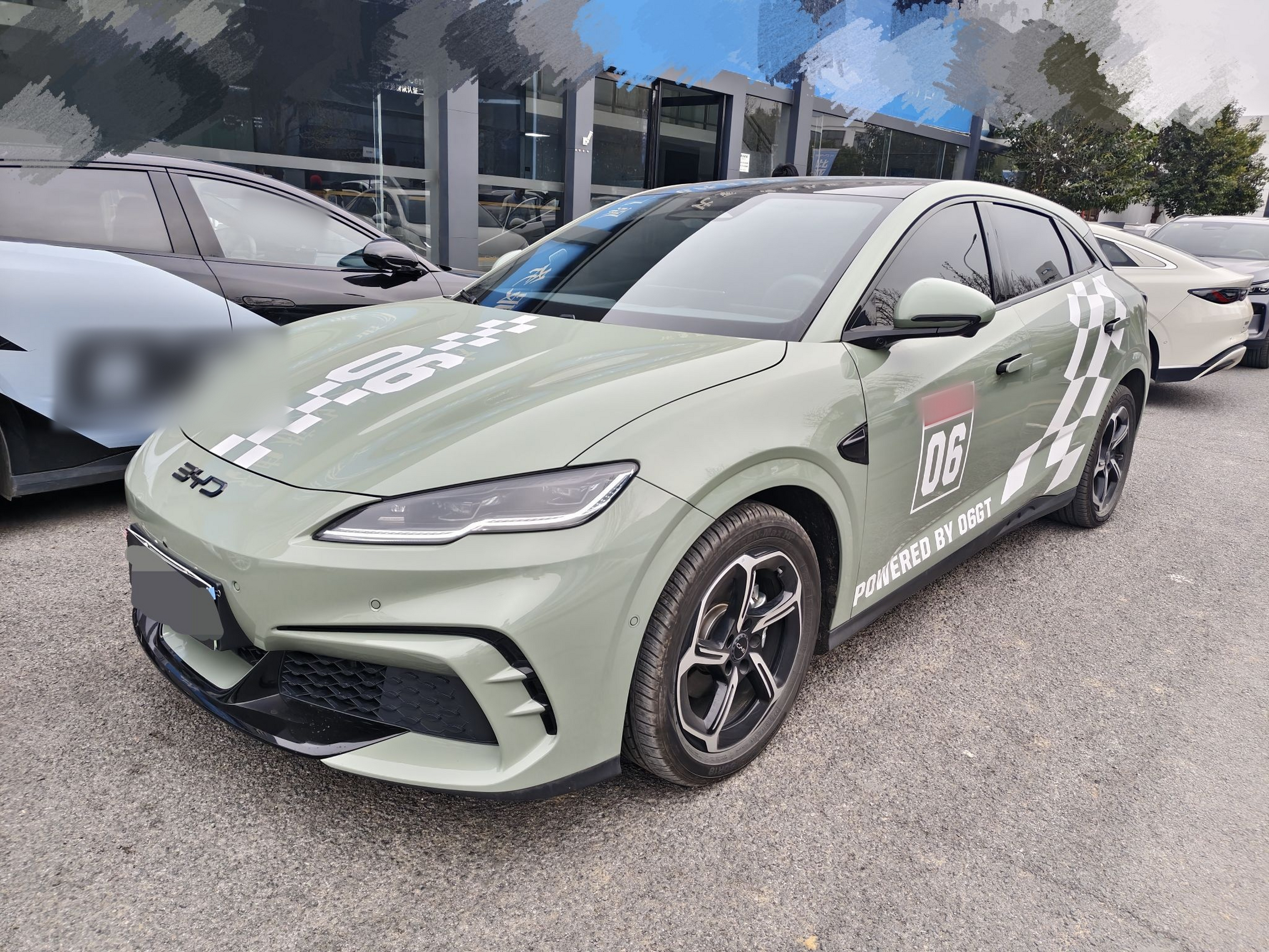 تحت مقدمة السيارة