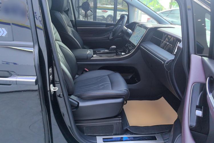 Used GAC Trumpchi M8 2024 Master Series 400T Prestige Edition
