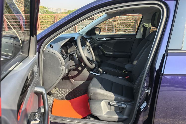 Used Volkswagen T-ROC 2021 280TSI DSG Two-Wheel Drive Comfort Connect Edition