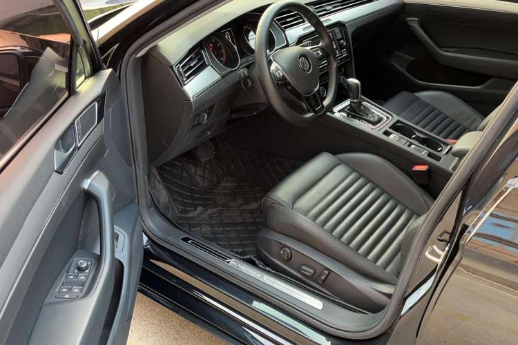 Used Volkswagen Magotan 2019 330TSI DSG Leading Edition China V Standard
