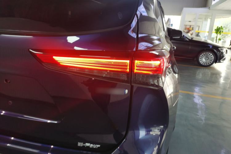 Used Toyota Highlander 2022 Dual-Engine 2.5L Four-Wheel Drive Prestige Version 7 Seats