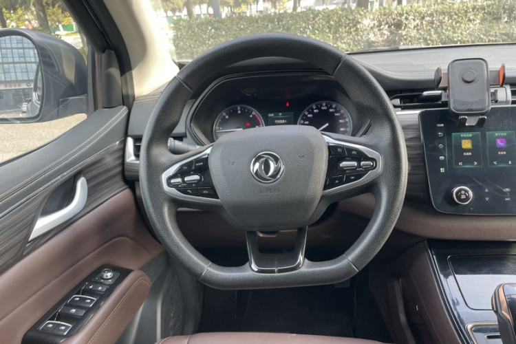 Used Dongfeng Ruichi 7 2022 2.3T Automatic Two-Wheel Drive Diesel Standard Version with Long Cargo Bed and Flat-Floor Design M9T
