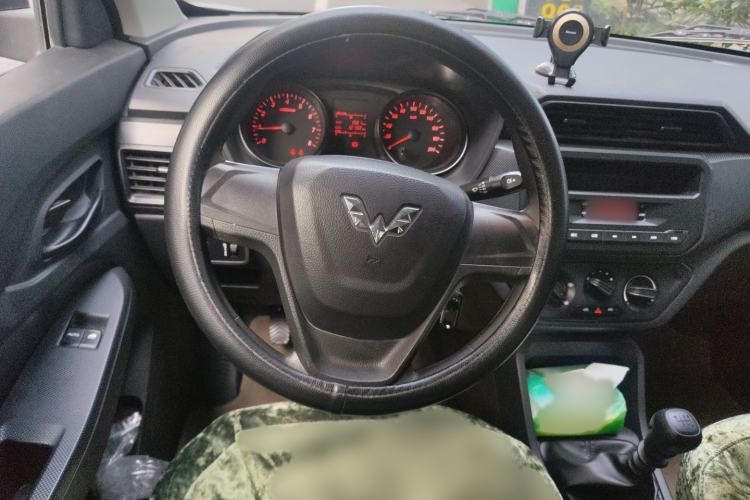 Used Wuling Hongguang 2019 1.5L S Basic Version China VI Standard LAR
