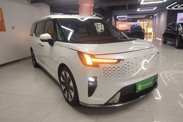 Used Volvo EM90 2025 Ultra Six-Seater