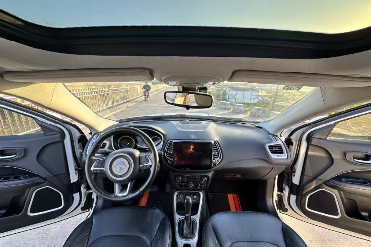 Used  Compass 2017 200T Automatic Family Edition
