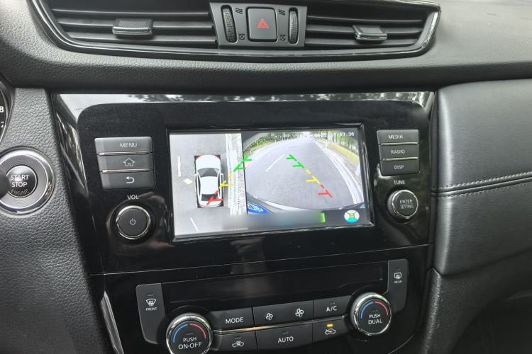 Used Nissan X-Trail 2017 2.5L CVT Leading Edition 4WD
